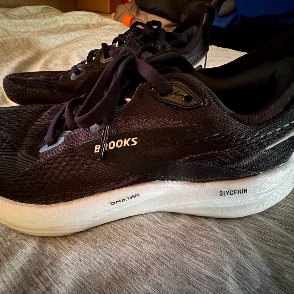 Brooks women’s Black and White Athletic Shoes